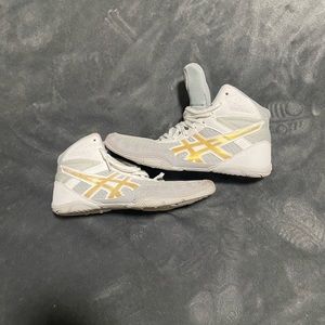 ASIC mat flexes size 8.5